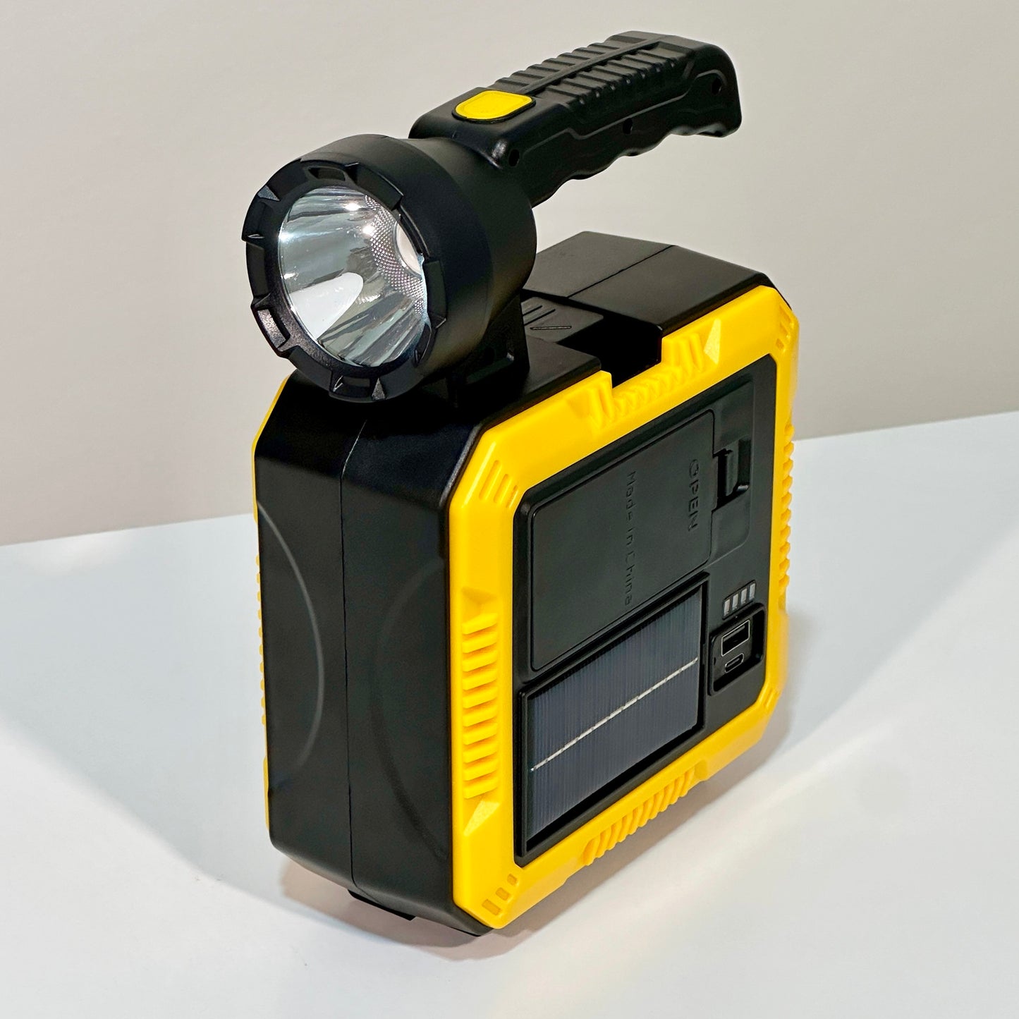 Lámpara Solar Multifuncional + Kit de Herramientas